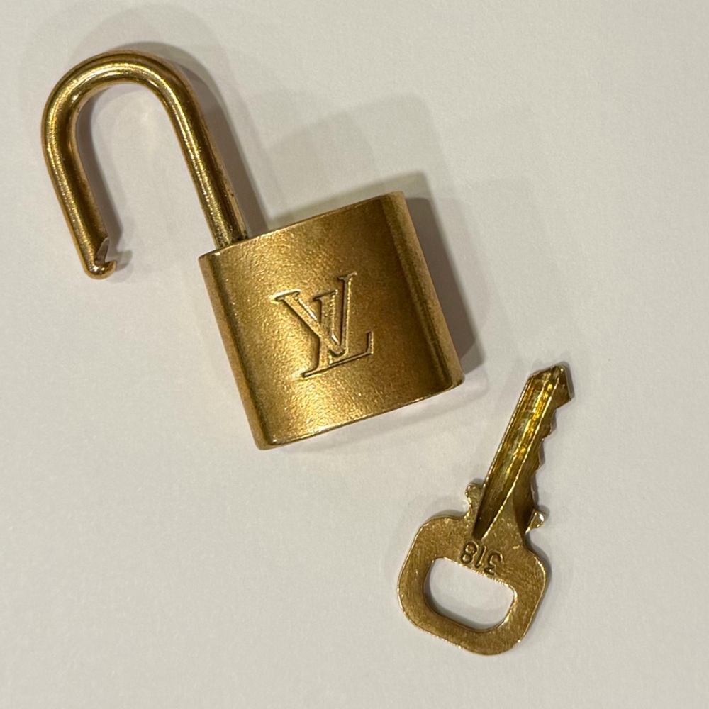 Louis Vuitton Brass Lock and Key Set #318